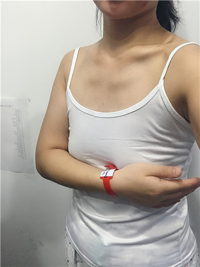 深圳漂亮小姐姐假体隆胸术后恢复情况对比