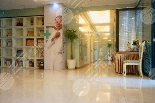 重庆医科大学附属三医院旁边有好的整形医院吗