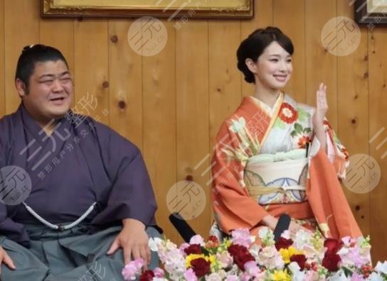 這稀有嬌艷玉女和300斤壯漢結(jié)婚