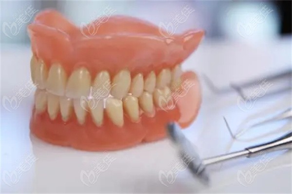 焦作镶牙多少钱中带有吸附性义齿的收费明细