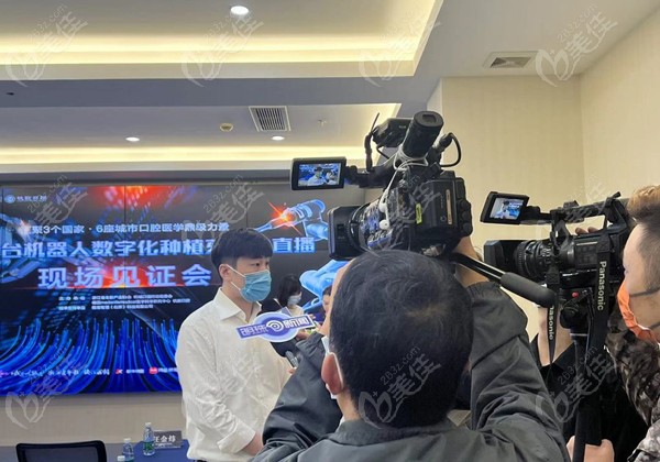 杭州杭数口腔引进种植牙机器人