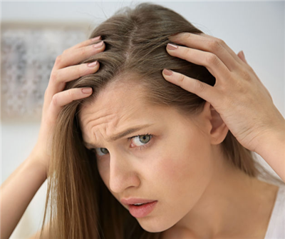 20多岁女性脱发的原因- 质丽网